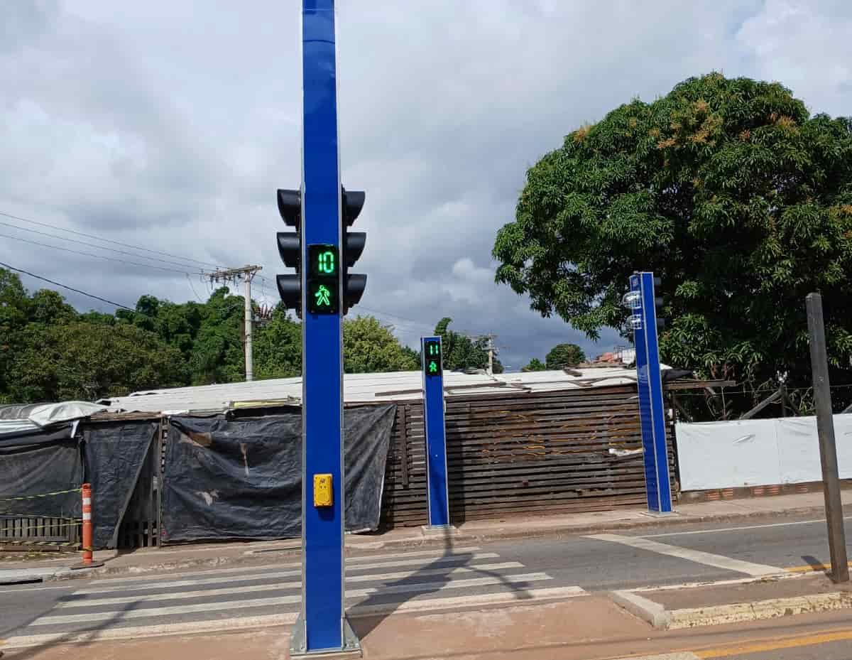 Novo semáforo na saída de Varginha para Três Pontas já está funcionando e exige atenção de motoristas