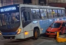 Acidente entre carro e ônibus mobiliza GCM no Centro de Varginha acidente carro ônibus