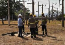 Inscrições em Programa de Aprendizagem Industrial da Cemig tem 150 vagas abertas em curso gratuito com bolsa e chance de contratação, inscrições vão até domingo Eletricistas da cemig representando cursos