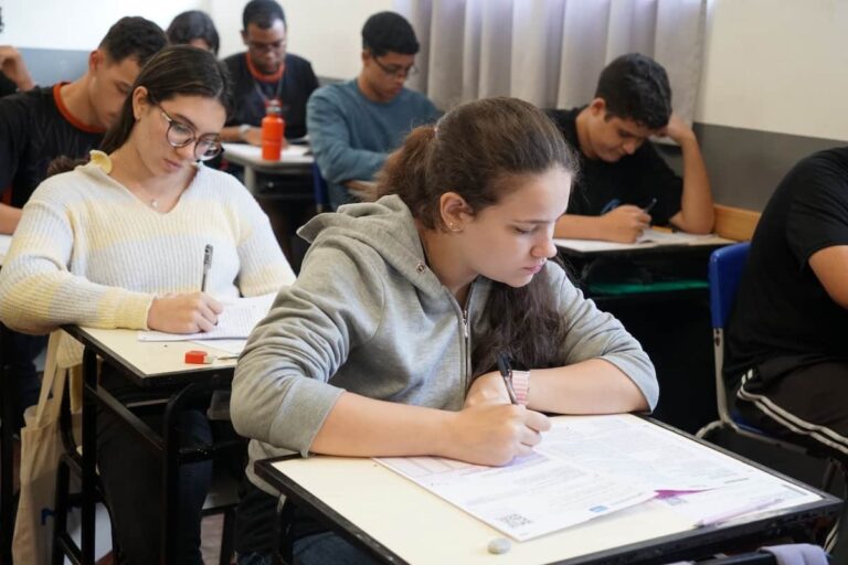 Estudantes mineiros têm até sexta-feira (12) para fazer inscrição no ...