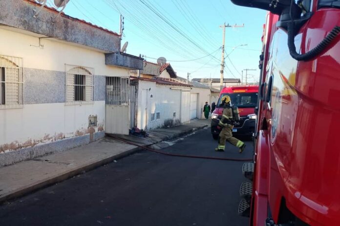 incendio-bairro-santana-varginha Bombeiros agem em incêndio bairro Santana em Varginha