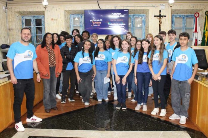 Estudantes de Varginha definem propostas para a Plenária Regional do Parlamento Jovem Estudantes de Varginha definem propostas para a etapa regional do Parlamento Jovem 2026