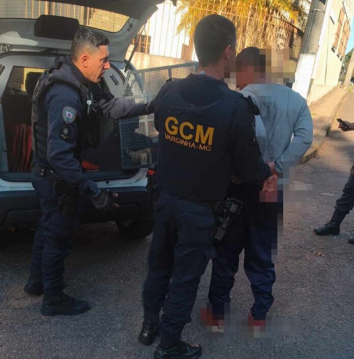 Homem de 62 anos foi conduzido à Delegacia de Plantão após desobedecer a GCM e tentar agredir agentes durante ocorrência nas proximidades do Velório Municipal, em Varginha. Homem de 62 anos foi conduzido à Delegacia de Plantão após desobedecer a GCM e tentar agredir agentes durante ocorrência nas proximidades do Velório Municipal, em Varginha.