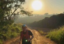 Atleta amador de Varginha participa de ultramaratona de 100 km após perder mais de 55 kg Atleta de Varginha, Elton Ribeiro participa da ultramaratona UAI de 100 km na Serra da Mantiqueira após perder mais de 55 kg e transformar sua vida.