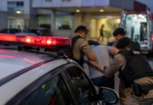 Homem em surto é contido pela Polícia Militar no estacionamento do Hospital Bom Pastor, em Varginha Homem em surto hospital bom pastor
