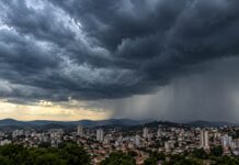 Defesa Civil faz novo alerta de chuva para Varginha e Sul de Minas nesta quinta-feira Temporal tempestade chuva céu nublado nuvens