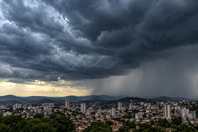 Temporal tempestade chuva céu nublado nuvens Temporal tempestade chuva céu nublado nuvens