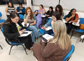 Varginha cria rede para orientar uso de Inteligência Artificial nas escolas municipais Varginha cria rede de multiplicadores para orientar o uso pedagógico, ético e seguro de inteligência artificial e novas tecnologias nas escolas.