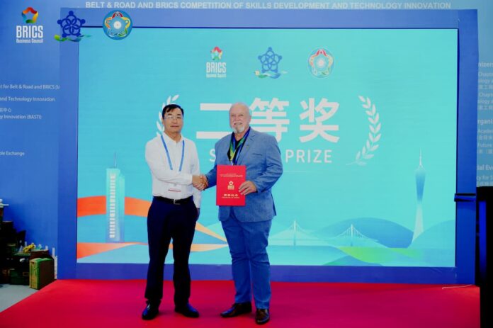 professor-helio-varginha-china Professor Hélio Lemes Costa da UNIFAL-MG de Varginha premiado na China