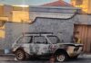 VW Brasília pega fogo na Avenida Fleming, no bairro Novo Horizonte, em Varginha. Moradores e Bombeiros atuaram no combate às chamas.