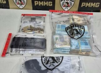 Homem é preso com revólver e quase R$ 50 mil em dinheiro em Varginha Revólver calibre .38, munições e dinheiro apreendidos pela Polícia Militar em Varginha