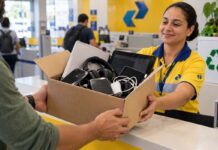 Correios começam a receber eletrônicos usados gratuitamente em todo o Brasil Descarte gratuito de eletrônicos nos Correios para reciclagem