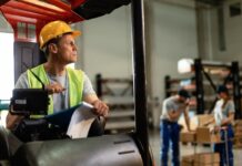 Atividades logísticas lidam com diferentes perfis de carga e demandam equipamentos adequados para cada aplicação