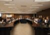 Reunião de transição do Governo de Minas sobre saúde pública com representantes das equipes de Mateus Simões e Cleitinho Azevedo.