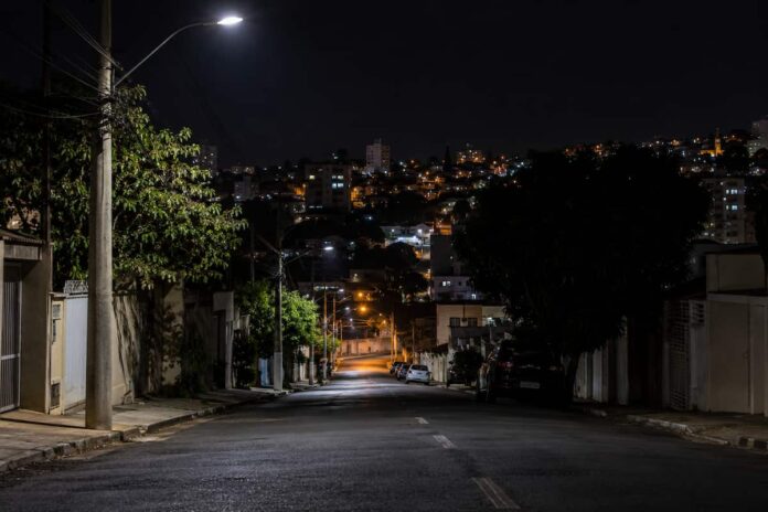 rua-escura-sem-iluminacao Rua escura sem iluminação